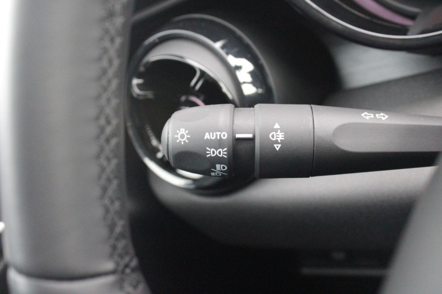 Alfa Romeo junior 1.2 145PK AUTOMAAT Hybrid IBRIDA TI | TECHNO PACK: (LED MATRIX KOPLAMPEN, DRAADLOZE TELEFOONLADER, DODEHOEK DETECTIE, PARKEERSENSOREN VOOR ACHTER EN ZIJKANT, NAVIGATIE, ELEKTRISCH BEDIENBARE ACHTERKLEP, KEYLESS ENTRY, ADAPTIVE CRUISE CONTROL, ACHTERUITRIJ CAMERA) | PACK TI: (ELEKTRISCH BEDIENBARE BESTUUDERSSTOEL, VERKEERSBORDEN WEERGAVE, GETINTE ACHTERRUITEN, SFEER VERLICHTING, GLANZEND ZWARTE BODYKIT, 10,25" TOUCHSCREEN, LEDEREN STUURWIEL, VERSTELBARE KOFFERVLOER OP 3 NIVEAUS) | 18" LICHTMETALEN VELGEN "FORI" | DRAADLOZE APPLE CARPLAY/ANDROID AUTO | MASSAGE FUNCTIE OP