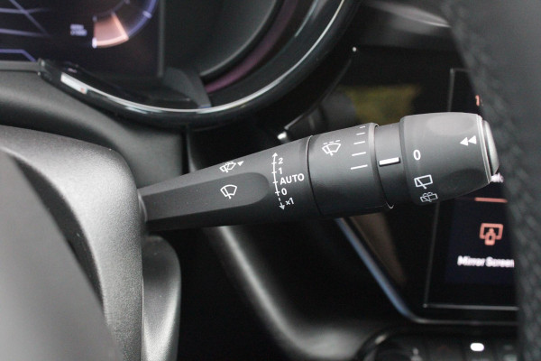 Alfa Romeo junior 1.2 145PK AUTOMAAT Hybrid IBRIDA TI | TECHNO PACK: (LED MATRIX KOPLAMPEN, DRAADLOZE TELEFOONLADER, DODEHOEK DETECTIE, PARKEERSENSOREN VOOR ACHTER EN ZIJKANT, NAVIGATIE, ELEKTRISCH BEDIENBARE ACHTERKLEP, KEYLESS ENTRY, ADAPTIVE CRUISE CONTROL, ACHTERUITRIJ CAMERA) | PACK TI: (ELEKTRISCH BEDIENBARE BESTUUDERSSTOEL, VERKEERSBORDEN WEERGAVE, GETINTE ACHTERRUITEN, SFEER VERLICHTING, GLANZEND ZWARTE BODYKIT, 10,25" TOUCHSCREEN, LEDEREN STUURWIEL, VERSTELBARE KOFFERVLOER OP 3 NIVEAUS) | 18" LICHTMETALEN VELGEN "FORI" | DRAADLOZE APPLE CARPLAY/ANDROID AUTO | MASSAGE FUNCTIE OP