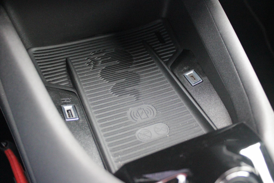 Alfa Romeo junior 1.2 145PK AUTOMAAT Hybrid IBRIDA TI | TECHNO PACK: (LED MATRIX KOPLAMPEN, DRAADLOZE TELEFOONLADER, DODEHOEK DETECTIE, PARKEERSENSOREN VOOR ACHTER EN ZIJKANT, NAVIGATIE, ELEKTRISCH BEDIENBARE ACHTERKLEP, KEYLESS ENTRY, ADAPTIVE CRUISE CONTROL, ACHTERUITRIJ CAMERA) | PACK TI: (ELEKTRISCH BEDIENBARE BESTUUDERSSTOEL, VERKEERSBORDEN WEERGAVE, GETINTE ACHTERRUITEN, SFEER VERLICHTING, GLANZEND ZWARTE BODYKIT, 10,25" TOUCHSCREEN, LEDEREN STUURWIEL, VERSTELBARE KOFFERVLOER OP 3 NIVEAUS) | 18" LICHTMETALEN VELGEN "FORI" | DRAADLOZE APPLE CARPLAY/ANDROID AUTO | MASSAGE FUNCTIE OP