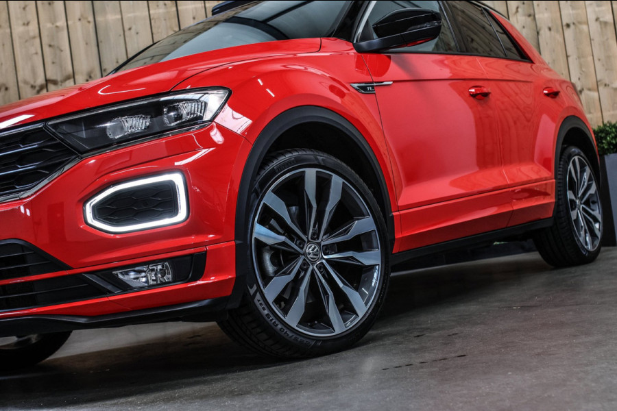 Volkswagen T-Roc 1.5 TSI 3X R-Line *Pano*Camera*Virtual*Trekhaak*
