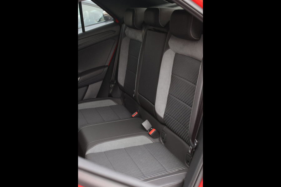 Volkswagen T-Roc 1.5 TSI 3X R-Line *Pano*Camera*Virtual*Trekhaak*