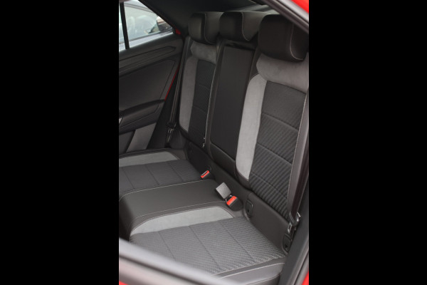 Volkswagen T-Roc 1.5 TSI 3X R-Line *Pano*Camera*Virtual*Trekhaak*