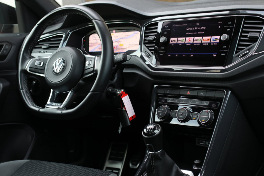 Volkswagen T-Roc 1.5 TSI 3X R-Line *Pano*Camera*Virtual*Trekhaak*