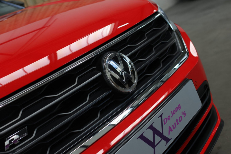 Volkswagen T-Roc 1.5 TSI 3X R-Line *Pano*Camera*Virtual*Trekhaak*