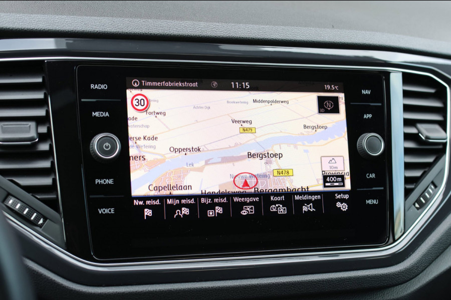 Volkswagen T-Roc 1.5 TSI 3X R-Line *Pano*Camera*Virtual*Trekhaak*