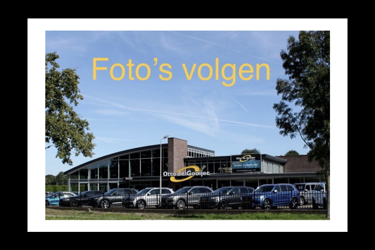 BMW X1 sDrive20i Orange Edition II / 69.961 km / Trekhaak / Panoramadak / Camera / Head-up / Leder / 18'' / Navigatie / Stoelverwarming / Cruise Control / Getint glas