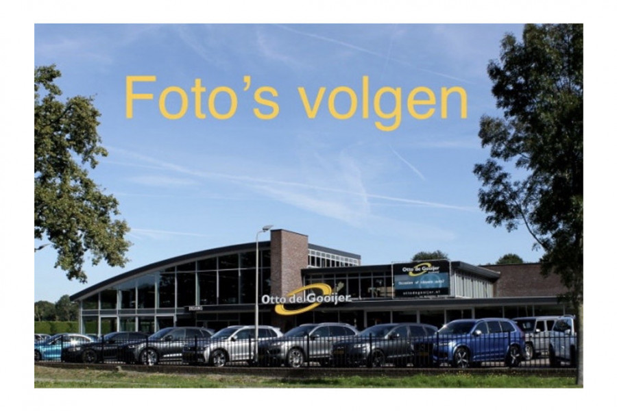 BMW X1 sDrive20i Orange Edition II / 69.961 km / Trekhaak / Panoramadak / Camera / Head-up / Leder / 18'' / Navigatie / Stoelverwarming / Cruise Control / Getint glas