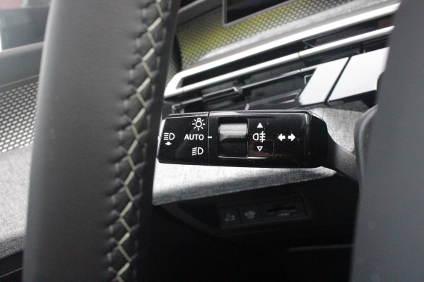 Peugeot 5008 1.2 Hybrid 145PK AUTOMAAT GT 7p | PANORAMISCH SCHUIFDAK PACK | 360° VISION & DRIVE ASSIST PLUS PACK: (360° CAMERA, BUITENSPIEGELS MET KANTELFUNCTIE, DRIVE ASSIST 2.0, DRAADLOZE TELEFOONLADER, ANTIDIEFSTALALARM) | BEKLEDING ALCANTARA/KUNSTLEDER | SEAT PACK COMFORT: (AGR BESTUUDERSSTOEL EN PASSAGIERSSTOEL ELEKTRISCH VERSTELBAAR MET MASSAGE FUNCTIE, BESTUUDERSSTOEL MET GEHEUGENFUNCTIE, BUITENSTE ZITPLAATSEN ACHTERBANK VERWARMBAAR) | GLANZEND ZWARTE DAKRAILS | BLUE OBSESSION | 19" LICHTMETALEN VELGEN "BREDA" | DRAADLOZE TELEFOONLADER | APPLE CARPLAY/ANDROID AUTO DRAADLOOS
