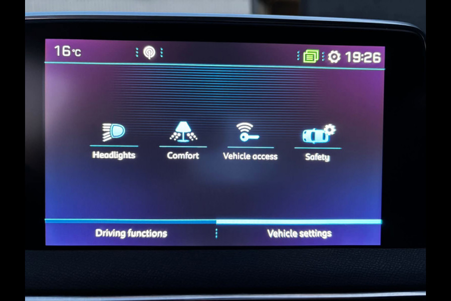 Peugeot 3008 1.2 PureTech GT Line TREKHAAK|CARPLAY|KEYLESS|CAMERA|LEDER|NAVI