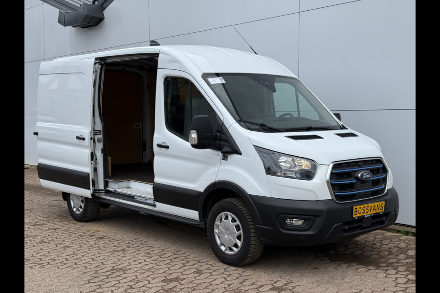 Ford E-Transit 68kWh 184PK L2H2 317km WLTP 97,3% (SOH) BEV Snelladen 360 Camera Cruise control Climate control Carplay Navigatie Laadkabel Parkeersensoren