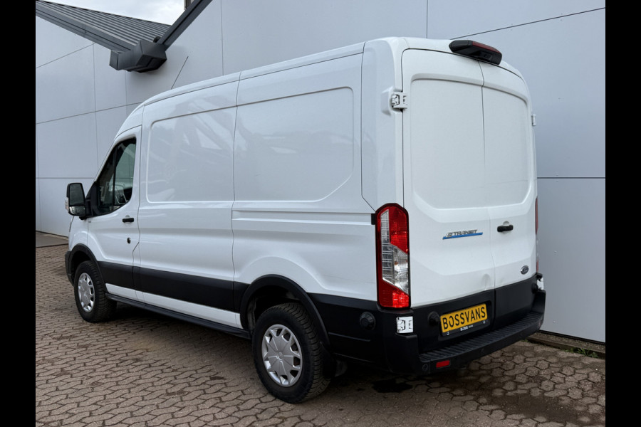 Ford E-Transit 68kWh 184PK L2H2 317km WLTP 97,3% (SOH) BEV Snelladen 360 Camera Cruise control Climate control Carplay Navigatie Laadkabel Parkeersensoren