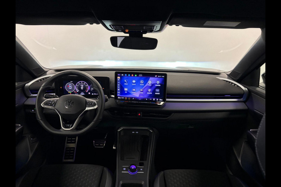Volkswagen T-Roc 1.5 eTsi R-Line First Edition*Winterpakket*Camera*IQ-Light*