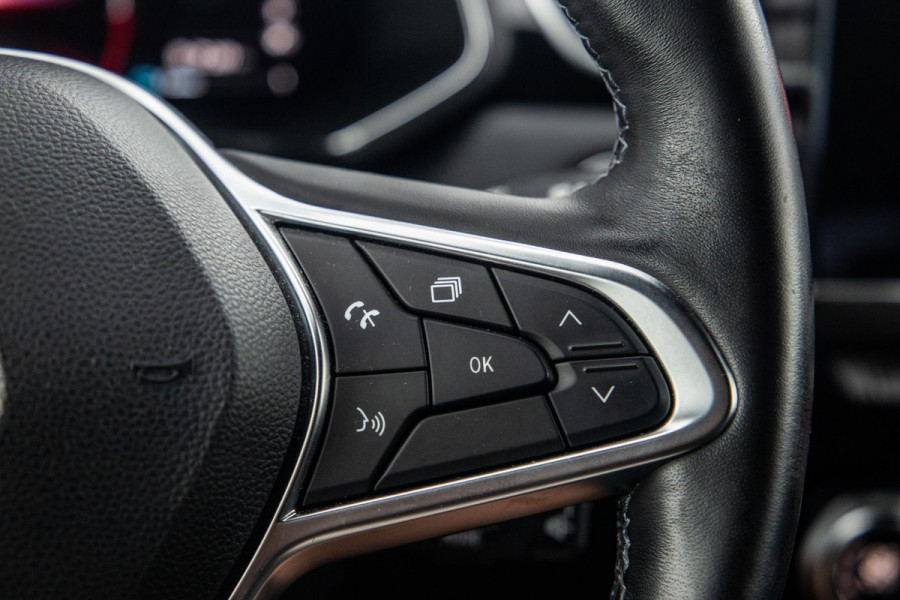 Renault Captur 1.6 E-Tech plug-in hybrid 160 iconic RIVE GAUCHE / BLACK LINE / CRUISE CONTROLE / NAVI / CARPLAY
