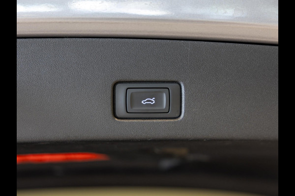 Audi Q4 e-tron 40 Launch edition Advanced Plus 77 kWh / 204pk / Panorama dak / Warmtepomp / Head-up display / Stoelverwarming /