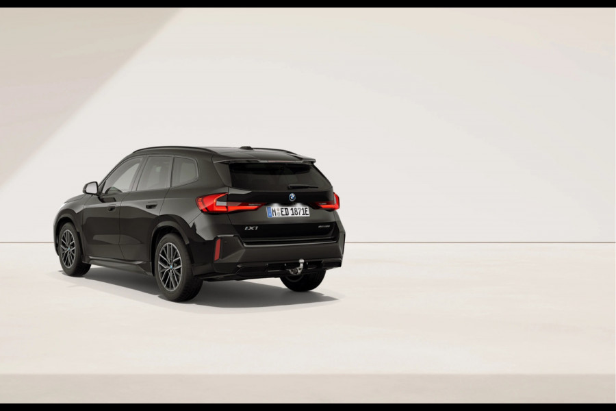 BMW iX1 eDrive20 - M-Sport - Pano - Trekhaak - ACC - Memoryzetel