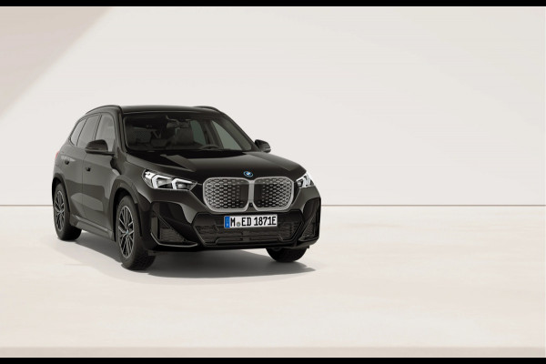 BMW iX1 eDrive20 - M-Sport - Pano - Trekhaak - ACC - Memoryzetel