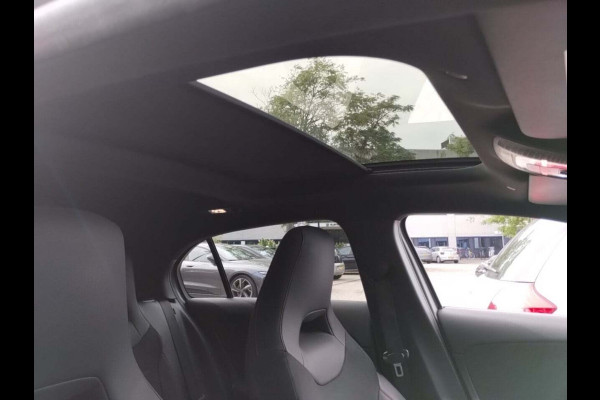 Mercedes-Benz A-Klasse 250 e Business Line AMG | Magno | Panoramadak | Stoelverwarming | Camera | Ambiance Verlichting | Cruise Control | Keyless | LED | Parkeersensoren | Cruise Control |