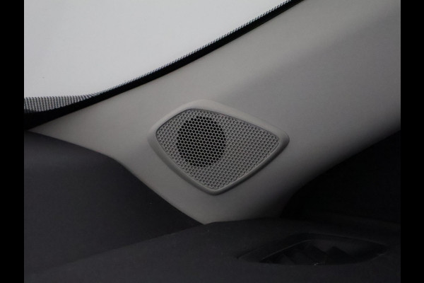 Toyota Yaris Cross 1.5 Hybrid Business Bi-Tone | Apple Carplay & AndroidAUTO | Camera | Privacy Glass | 1e eigenaar |
