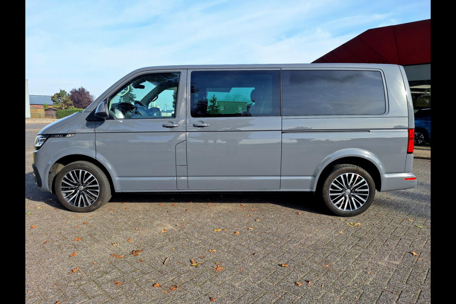 Volkswagen Transporter 2.0 TDI L2H1 30 DC Bulli Automaat | NL-Auto | Trekhaak | Blindspot | Park Assist | Airbag-Pack |