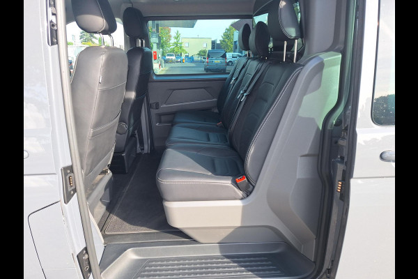 Volkswagen Transporter 2.0 TDI L2H1 30 DC Bulli Automaat | NL-Auto | Trekhaak | Blindspot | Park Assist | Airbag-Pack |