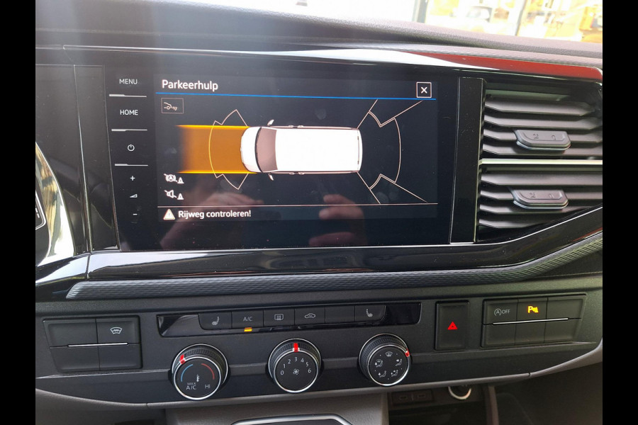 Volkswagen Transporter 2.0 TDI L2H1 30 DC Bulli Automaat | NL-Auto | Trekhaak | Blindspot | Park Assist | Airbag-Pack |