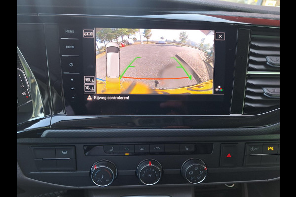Volkswagen Transporter 2.0 TDI L2H1 30 DC Bulli Automaat | NL-Auto | Trekhaak | Blindspot | Park Assist | Airbag-Pack |