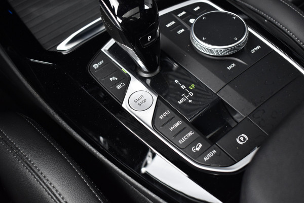 BMW X3 xDrive30e M Sport | Pano | 21'' Wielen | Camera | CarPlay | Head-Up | Stoelverwarming | Sfeerverlichting |