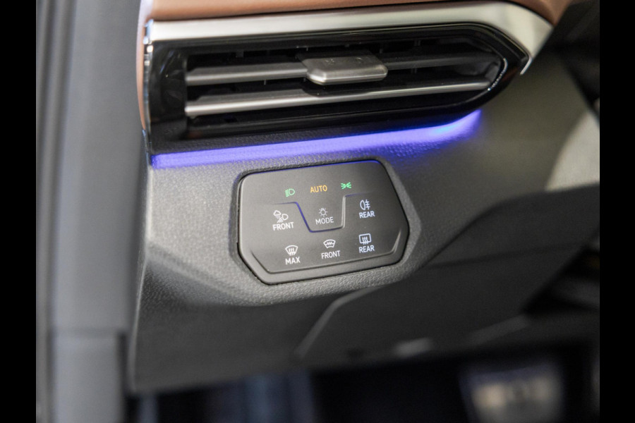 Volkswagen ID.4 Family 77 kWh / 204pk / Panorama dak / Trekhaak / Stoel en stuur verwarming /