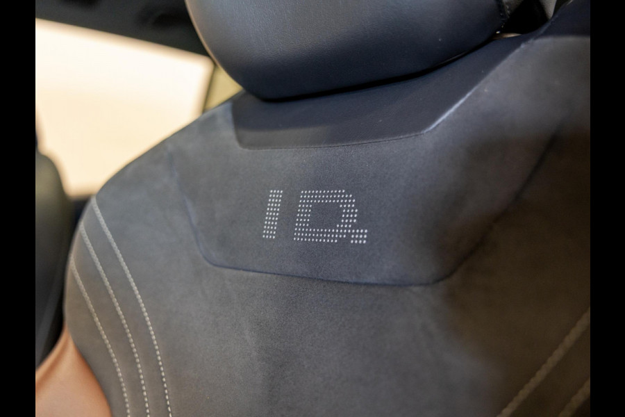 Volkswagen ID.4 Family 77 kWh / 204pk / Panorama dak / Trekhaak / Stoel en stuur verwarming /