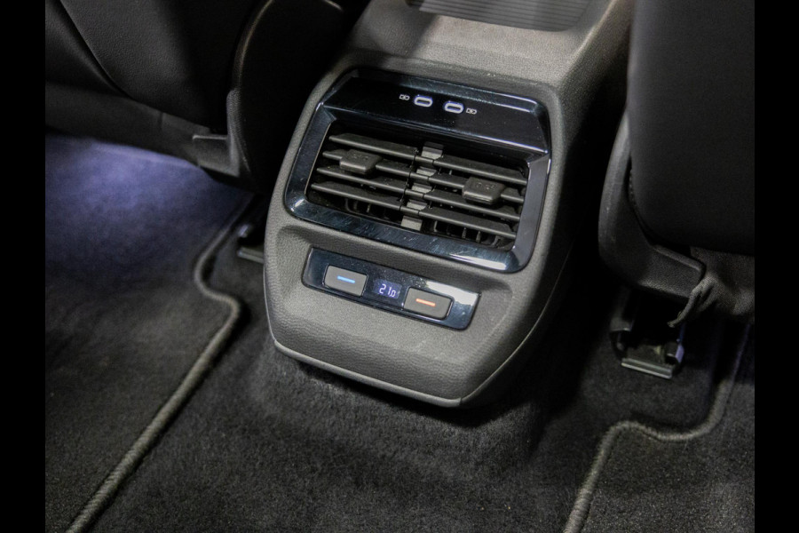 Volkswagen ID.4 Family 77 kWh / 204pk / Panorama dak / Trekhaak / Stoel en stuur verwarming /
