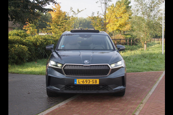 Škoda ENYAQ iV 80 | Panoramadak | Trekhaak | Camera | Warmtepomp | Sfeerverlichting | ACC | NL-Auto |