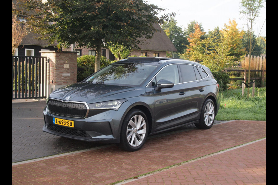 Škoda ENYAQ iV 80 | Panoramadak | Trekhaak | Camera | Warmtepomp | Sfeerverlichting | ACC | NL-Auto |