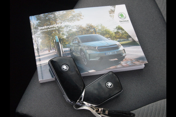 Škoda ENYAQ iV 80 | Panoramadak | Trekhaak | Camera | Warmtepomp | Sfeerverlichting | ACC | NL-Auto |