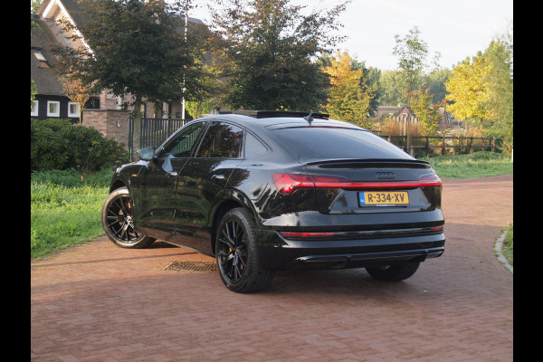 Audi e-tron Sportback 55 quattro S edition 95 kWh | Panoramadak | 360 Camera | Dubbele Laadpoort | Apple Carplay | ACC | NL-auto |
