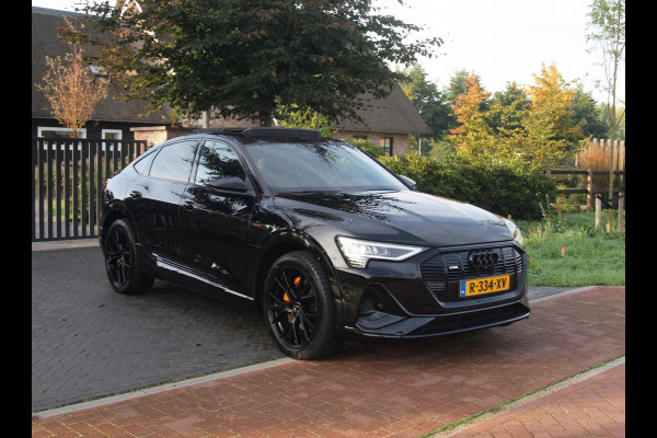 Audi e-tron Sportback 55 quattro S edition 95 kWh | Panoramadak | 360 Camera | Dubbele Laadpoort | Apple Carplay | ACC | NL-auto |