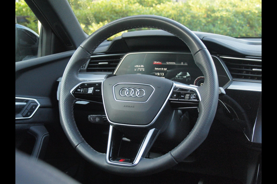 Audi e-tron Sportback 55 quattro S edition 95 kWh | Panoramadak | 360 Camera | Dubbele Laadpoort | Apple Carplay | ACC | NL-auto |