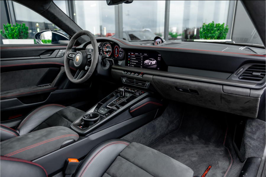 Porsche 911 3.0 Carrera 4 GTS - BTW | Sport Chrono + | Panorama | Bose | Alcantara