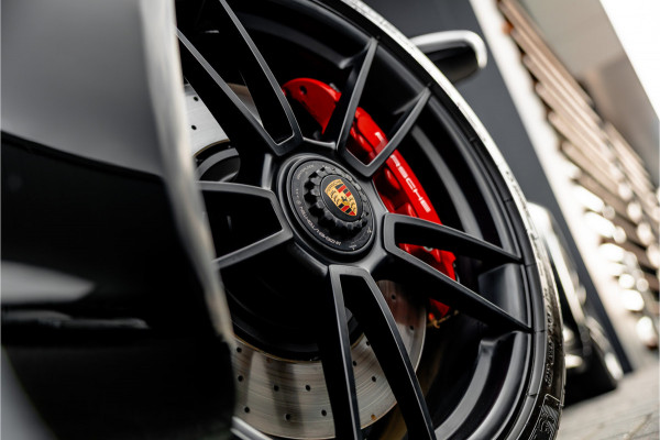 Porsche 911 3.0 Carrera 4 GTS - BTW | Sport Chrono + | Panorama | Bose | Alcantara