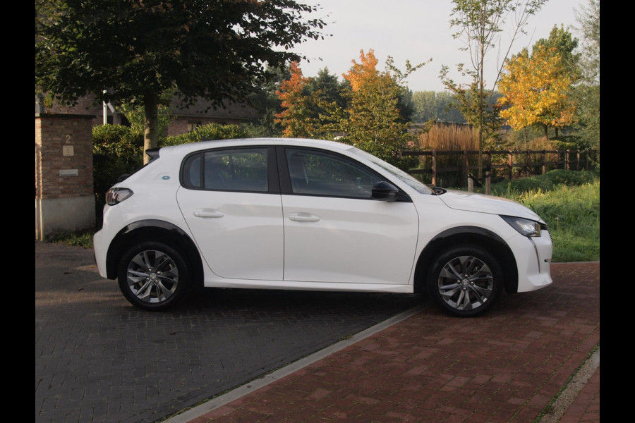 Peugeot e-208 EV 50 kWh | SOH 92% | Apple Carplay | Parkeersensoren | Navi | Cruise Control | NL-Auto |