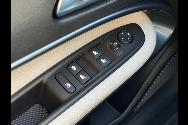 Fiat 600E La Prima 54 kWh | Lederen bekleding | Elektrische achterklep | Prijs is rijklaar