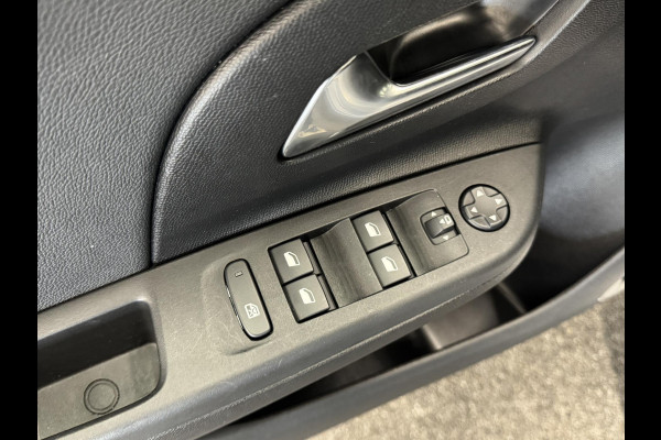 Opel Corsa 1.2 Turbo Hybrid GS Navigatie Apple Carplay/Android Auto Camera Parkeersensoren Cruise Control Dodehoek assistent Airco Lichtmetalen velgen Virtual Cockpit Getinte ramen