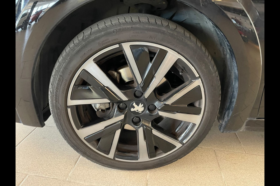 Peugeot 208 1.2 PureTech GT Pack AUTOMAAT AIRCO CLIMA NAVI CRUISE STOELVERW KEYLESS APPLE CARPLAY PRIVACYGLAS 1E EIG NIEUWSTAAT