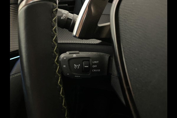 Peugeot 208 1.2 PureTech GT Pack AUTOMAAT AIRCO CLIMA NAVI CRUISE STOELVERW KEYLESS APPLE CARPLAY PRIVACYGLAS 1E EIG NIEUWSTAAT