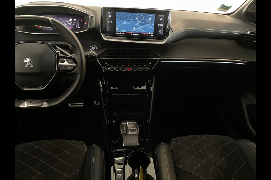 Peugeot 208 1.2 PureTech GT Pack AUTOMAAT AIRCO CLIMA NAVI CRUISE STOELVERW KEYLESS APPLE CARPLAY PRIVACYGLAS 1E EIG NIEUWSTAAT