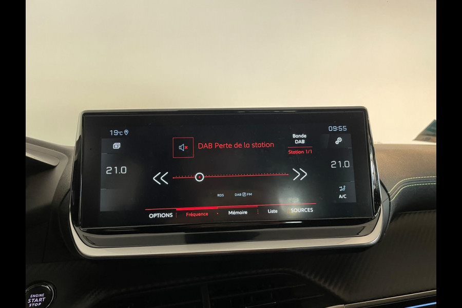 Peugeot 208 1.2 PureTech GT Pack AUTOMAAT AIRCO CLIMA NAVI CRUISE STOELVERW KEYLESS APPLE CARPLAY PRIVACYGLAS 1E EIG NIEUWSTAAT