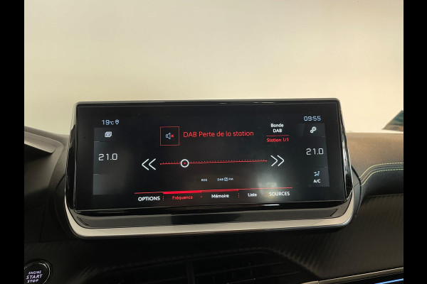 Peugeot 208 1.2 PureTech GT Pack AUTOMAAT AIRCO CLIMA NAVI CRUISE STOELVERW KEYLESS APPLE CARPLAY PRIVACYGLAS 1E EIG NIEUWSTAAT