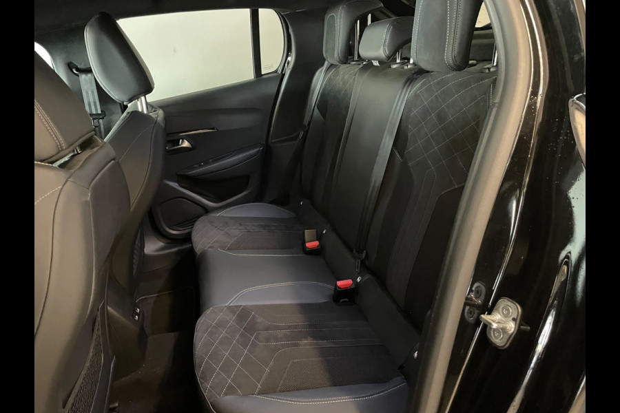 Peugeot 208 1.2 PureTech GT Pack AUTOMAAT AIRCO CLIMA NAVI CRUISE STOELVERW KEYLESS APPLE CARPLAY PRIVACYGLAS 1E EIG NIEUWSTAAT