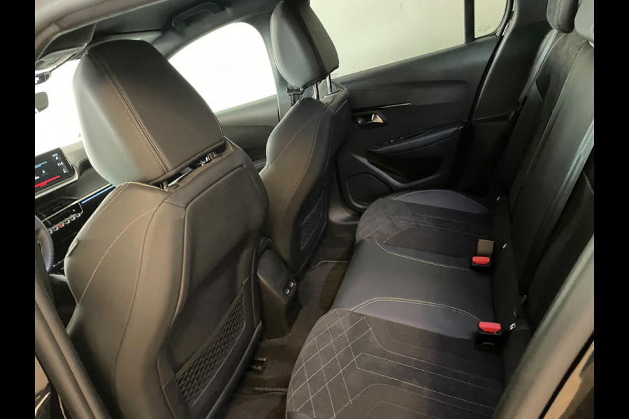 Peugeot 208 1.2 PureTech GT Pack AUTOMAAT AIRCO CLIMA NAVI CRUISE STOELVERW KEYLESS APPLE CARPLAY PRIVACYGLAS 1E EIG NIEUWSTAAT