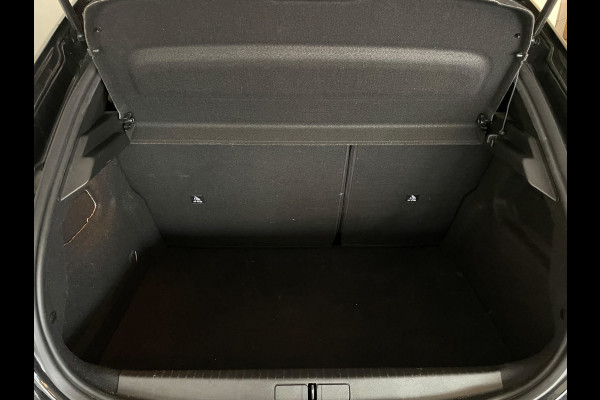 Peugeot 208 1.2 PureTech GT Pack AUTOMAAT AIRCO CLIMA NAVI CRUISE STOELVERW KEYLESS APPLE CARPLAY PRIVACYGLAS 1E EIG NIEUWSTAAT