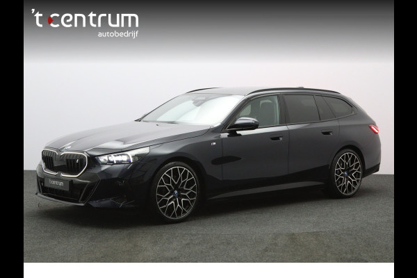BMW i5 Touring eDrive40 M Sport Edition 84 kWh 340 PK, SOH 97 %, Panoramadak, Trekhaak, 360 Camera, H/K Sound,